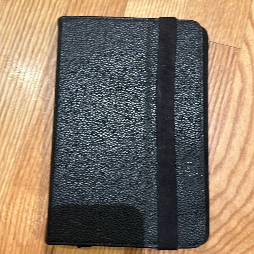 Kindle Fire 7th Generation leather cover in very good condition